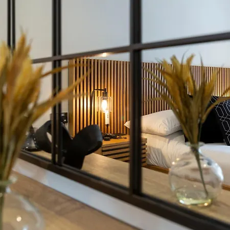 The Flat - Brand New Renovation In Amazing Location