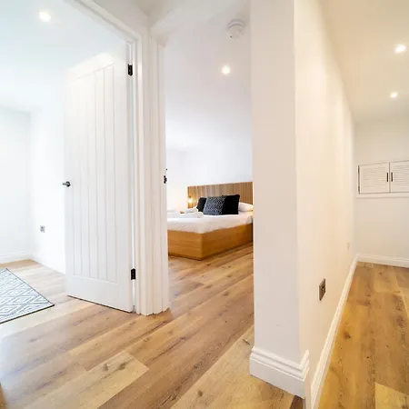 Apartment The Flat - Brand New Renovation In Amazing Location *