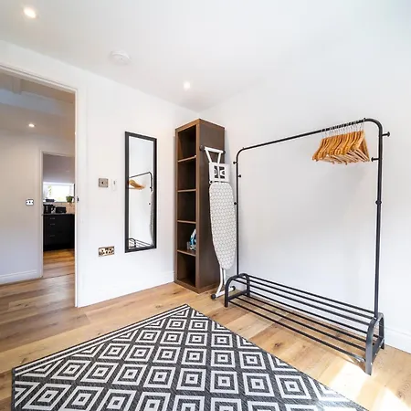 The Flat - Brand New Renovation In Amazing Location Apartment